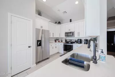 2547 E Illini Street, Phoenix, AZ 85040 - Photo 13