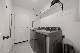 2547 E Illini St, Phoenix, AZ 85040 - Photo 25