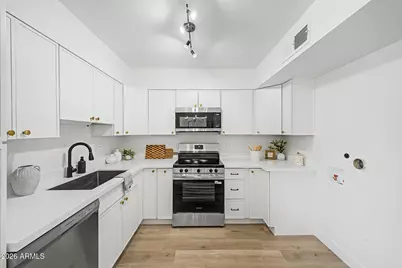 6507 S Kenneth Place #C, Tempe, AZ 85283 - Photo 9