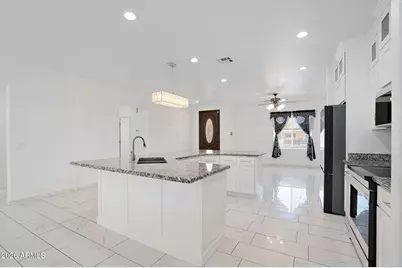 5802 S 42nd Avenue, Phoenix, AZ 85041 - Photo 15