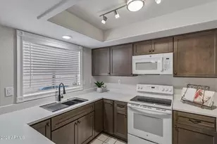 8058 W Laurel Ln, Peoria, AZ 85345 - Photo 7