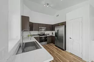 8625 W Paradise Dr, Peoria, AZ 85345 - Photo 11