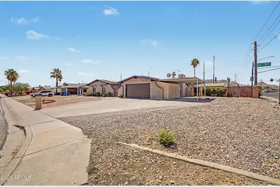 4001 E Hancock Drive, Phoenix, AZ 85028 - Photo 3