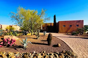 36439 N 14th St, Phoenix, AZ 85086 - Photo 1