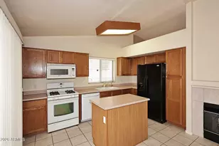 9235 W Michelle Dr, Peoria, AZ 85382 - Photo 9