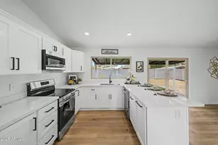 908 W Montoya Ln, Phoenix, AZ 85027 - Photo 13