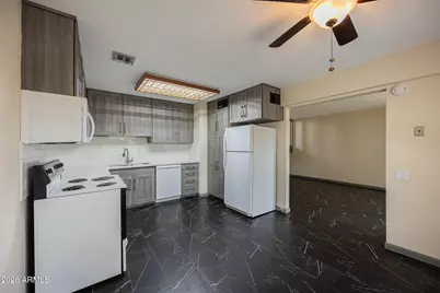 4710 N 10th Place, Phoenix, AZ 85014 - Photo 9