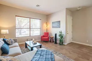 4374 E Lariat Ln, Phoenix, AZ 85050 - Photo 9