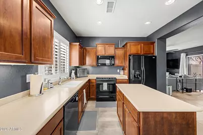 1953 W Busoni Place, Phoenix, AZ 85023 - Photo 9