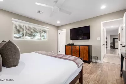 8225 E Minnezona Avenue, Scottsdale, AZ 85251 - Photo 13