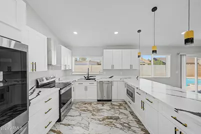 528 W Mohawk Lane, Phoenix, AZ 85027 - Photo 17