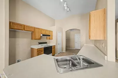 8930 W Custer Lane, Peoria, AZ 85381 - Photo 11