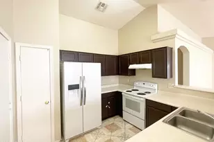 8930 W Catalina Dr, Phoenix, AZ 85037 - Photo 11