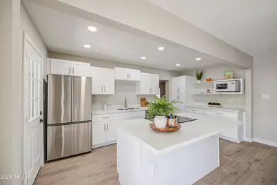 4750 N 39th Drive, Phoenix, AZ 85019 - Photo 11