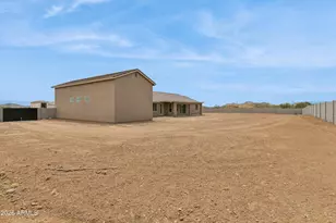 1686 E Carriage Ln, Phoenix, AZ 85086 - Photo 27
