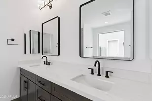 1686 E Carriage Ln, Phoenix, AZ 85086 - Photo 17
