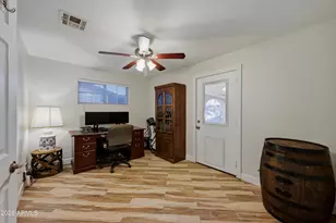 2422 N 37th St, Phoenix, AZ 85008 - Photo 13
