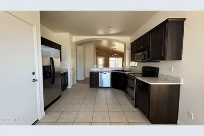 8146 W Clara Lane, Peoria, AZ 85382 - Photo 9