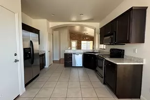 8146 W Clara Ln, Peoria, AZ 85382 - Photo 9