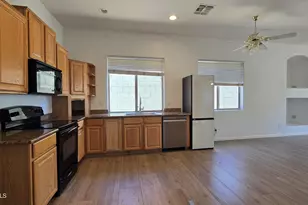 10335 E Rosemary Ln, Scottsdale, AZ 85255 - Photo 11