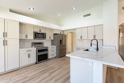 9935 W Irma Lane, Peoria, AZ 85382 - Photo 5