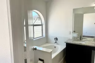 108 W Behrend Dr, Phoenix, AZ 85027 - Photo 11
