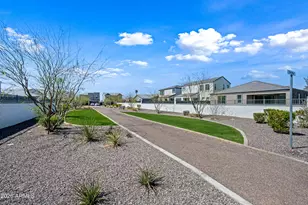 2327 E Levi Dr, Phoenix, AZ 85040 - Photo 15