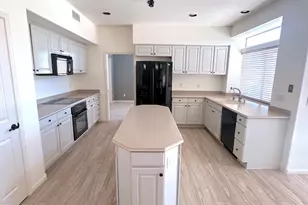 1601 E Glenhaven Dr, Phoenix, AZ 85048 - Photo 9
