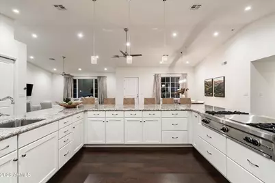 5201 E Weldon Avenue, Phoenix, AZ 85018 - Photo 11