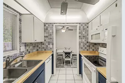 13721 N 98th Avenue #C, Sun City, AZ 85351 - Photo 17