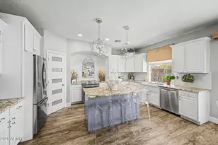2826 E Saguaro Park Ln, Phoenix, AZ 85024 - Photo 11