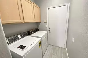 3358 E Wickieup Ln, Phoenix, AZ 85050 - Photo 33