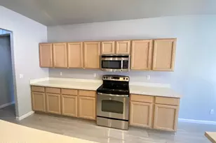 3358 E Wickieup Ln, Phoenix, AZ 85050 - Photo 13
