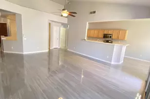 3358 E Wickieup Ln, Phoenix, AZ 85050 - Photo 9