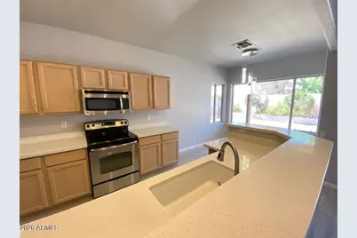 3358 E Wickieup Lane, Phoenix, AZ 85050 - Photo 11
