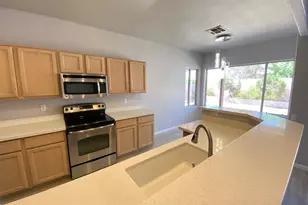 3358 E Wickieup Ln, Phoenix, AZ 85050 - Photo 11