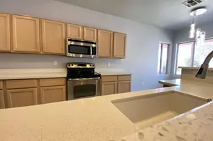 3358 E Wickieup Ln, Phoenix, AZ 85050 - Photo 11