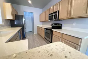 3358 E Wickieup Ln, Phoenix, AZ 85050 - Photo 15