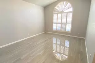 3358 E Wickieup Ln, Phoenix, AZ 85050 - Photo 1