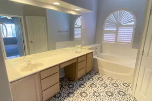 3358 E Wickieup Ln, Phoenix, AZ 85050 - Photo 25