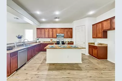 5634 N 82nd Avenue, Glendale, AZ 85303 - Photo 7