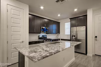 1087 E Chapman Drive, Chandler, AZ 85286 - Photo 3