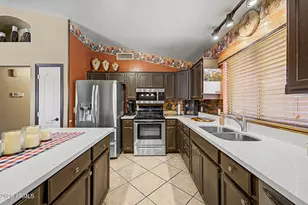 102 W Morrow Dr, Phoenix, AZ 85027 - Photo 7