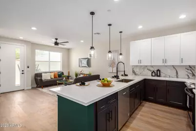 1642 E Monte Vista Road #Unit 2, Phoenix, AZ 85006 - Photo 1