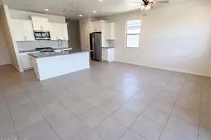 17722 W Pinnacle Vis Dr, Surprise, AZ 85387 - Photo 13