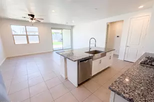 17722 W Pinnacle Vis Dr, Surprise, AZ 85387 - Photo 11