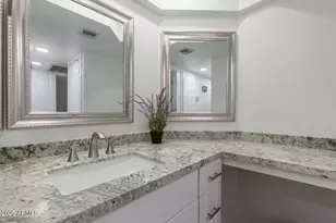 7557 N Dreamy Draw Dr, Phoenix, AZ 85020 - Photo 15