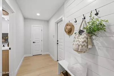 3984 E Robin Lane, Phoenix, AZ 85050 - Photo 3
