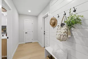 3984 E Robin Ln, Phoenix, AZ 85050 - Photo 3