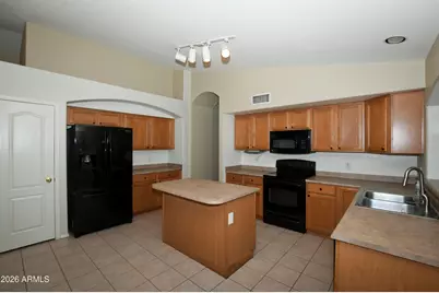 10221 W Daley Lane, Peoria, AZ 85383 - Photo 3